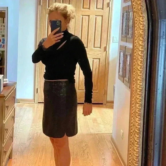 Black Sequin Halogen Mini Skirt Size 4P - Picture 7 of 7